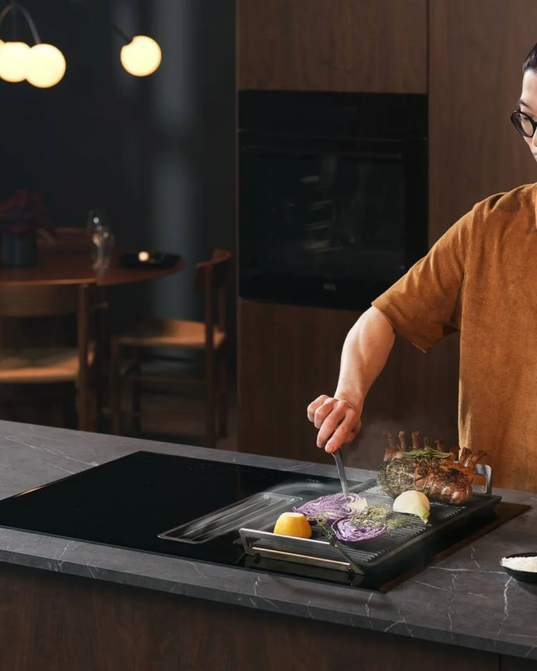 tendances cuisine 2026 plaque avec hotte